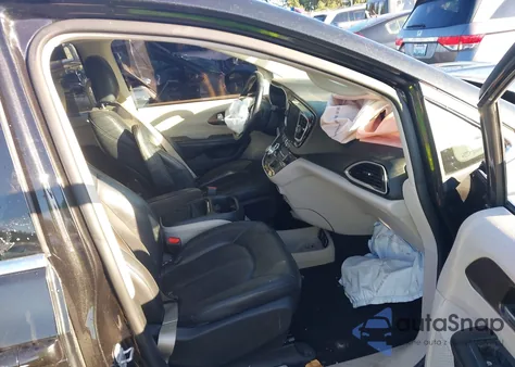 2017 Chrysler Pacifica Touring-L z USA, uszkodzony, nr VIN 2C4RC1BG1HR816344